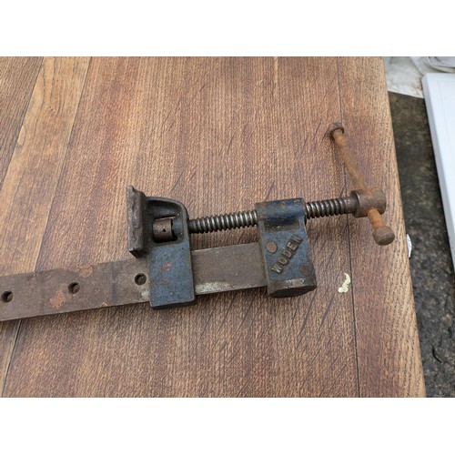 39 - A Woden Sash Clamp