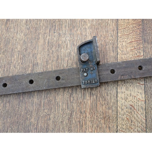 39 - A Woden Sash Clamp