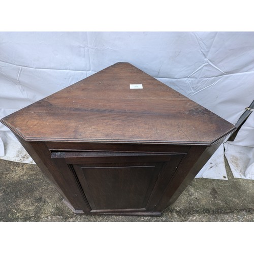 254 - A Late 19Th Century English Oak Corner Cupboard - Complete With Original 3 Shelves