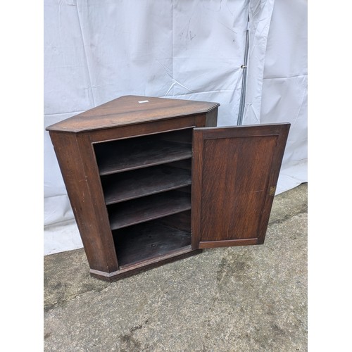 254 - A Late 19Th Century English Oak Corner Cupboard - Complete With Original 3 Shelves