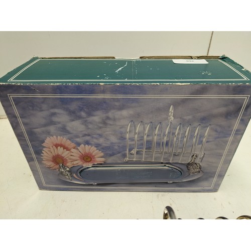 513 - Service A Foir Grad Platter With Duck Figures, And Napkin Holder In Box