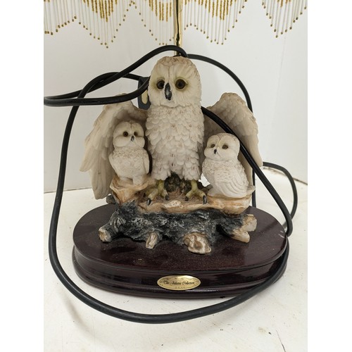 1156 - A Resin Lamp Depicting 3 Owls With A Cream Lamp Shade - By The Juliana Collection