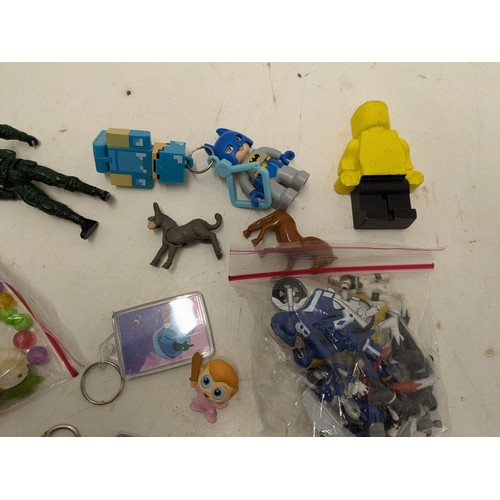 1158 - A Selection Of Modern And Vintage Toys And Figures