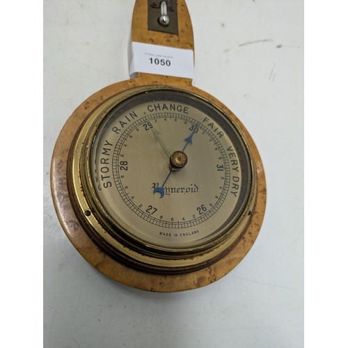 1169 - A Vintage Thermometer And Hygrometer - Made In England