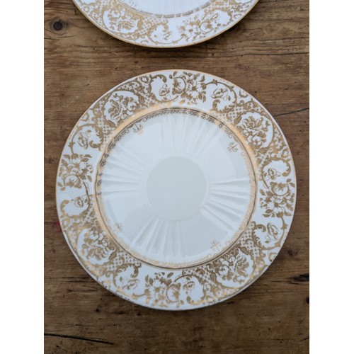 1191 - a pair of Wedgewood collectors plates with a gold floral design