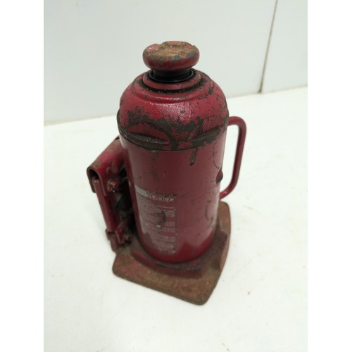 845 - A Vintage Volvo 15 Ton H150 Hydraulic Bottle Jack