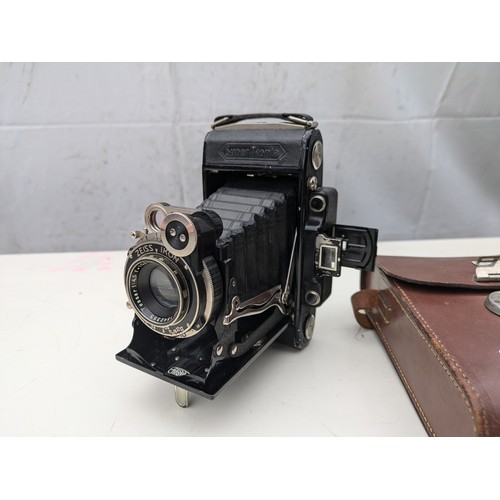 419 - A Zeiss Ikom Super Ikonta 530/2 Film Camera in A Leather Case