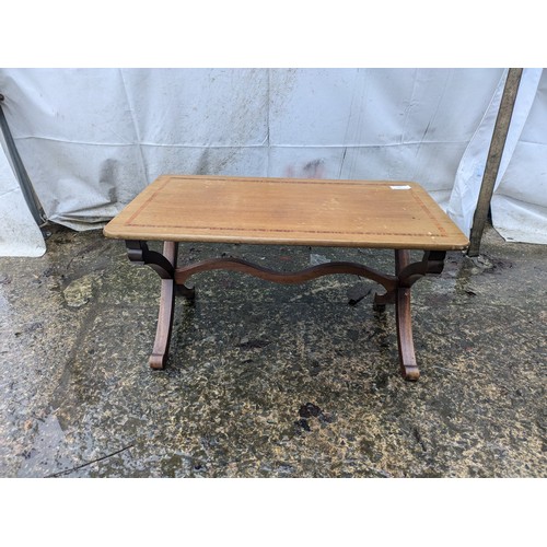 205 - A Small Pine Coffee Table With Mahogany Inlay - approx 42x73x30cm