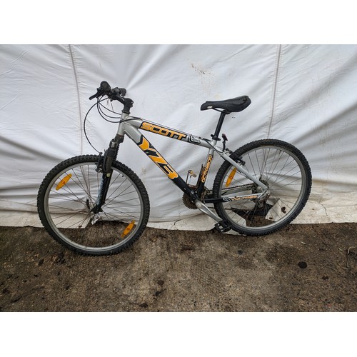 29 - A Scott YZ3 Mountain bike