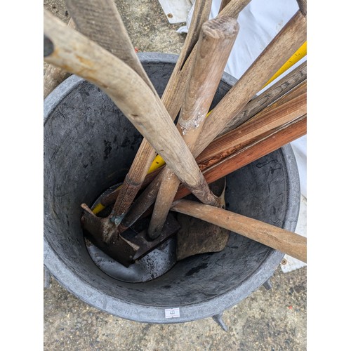 39 - A selection of garden tools and a black garden bin