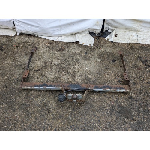 25 - A metal vehicle tow hitch