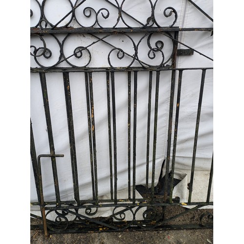 26 - A pair of metal driveway Gates