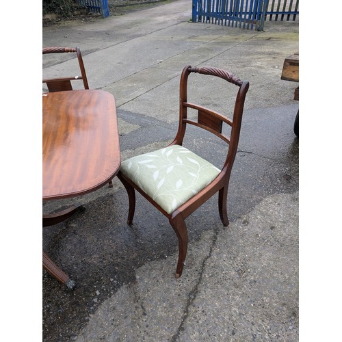 218 - An Oak Drop Leaf Table With a Set of 4 Matching Chairs, Turned Wood Ornate Design - Table approx 82c... 