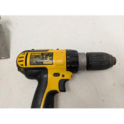 815 - A pair of cordless DeWalt tools - dw936 and dc725