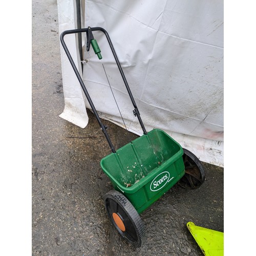 76 - A Garden Vac Outdoor Vacuum And a Scotts Seed Spreader