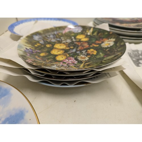 490 - A Large Selection Of The Bradford Exchange Collectors Plates With Certificates Of Authenticity