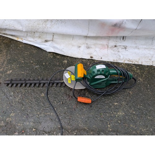 828 - A corded hedge trimmer model fpht500 - Working