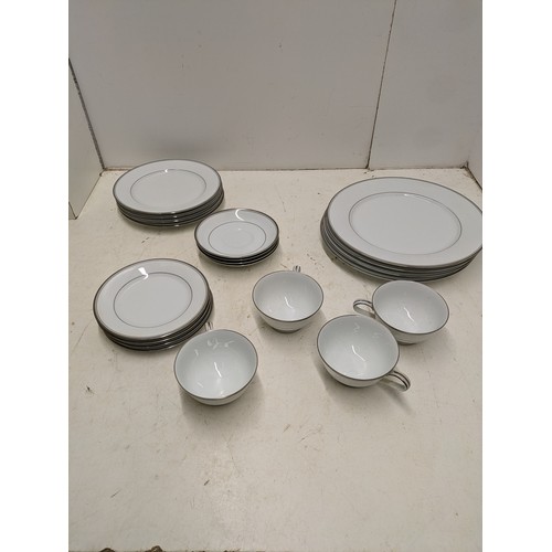 1255 - A Zylstra Silver Ecstasy Porcelain Set - Plates and Mugs