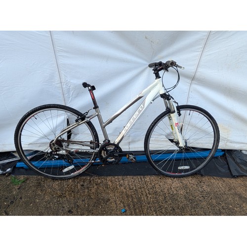 230 - Carrera crossfire 1ladies mountain bike with SR suntour front 
forks