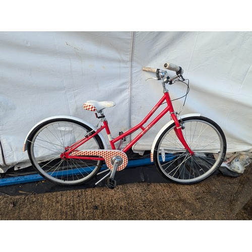 225 - A Pendleton Littleton ladies push bike