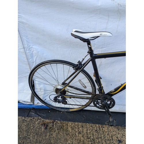 222 - A Carrera zelos 14 speed road bike