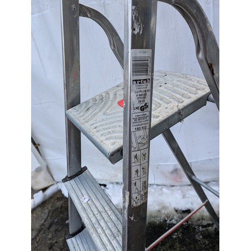 204 - A collapsible Aluminum Ladder