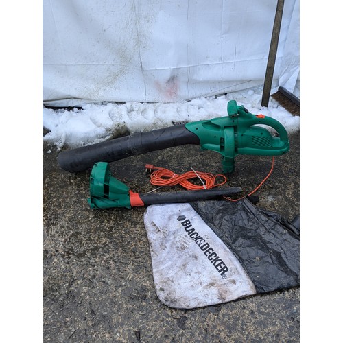 209 - A Black and Decker GW250 Corded Leaf Blower and Vacuum