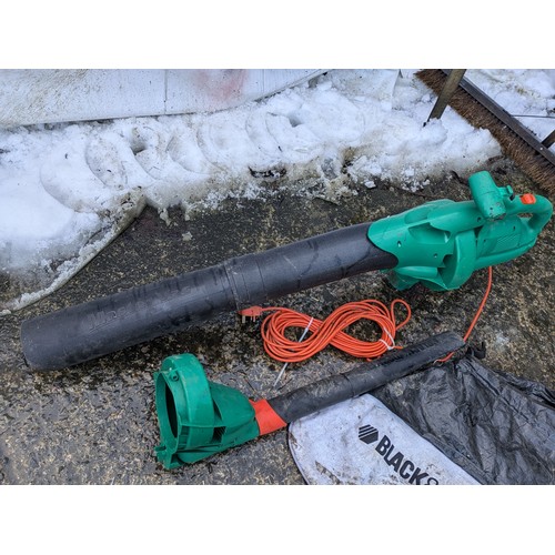 209 - A Black and Decker GW250 Corded Leaf Blower and Vacuum