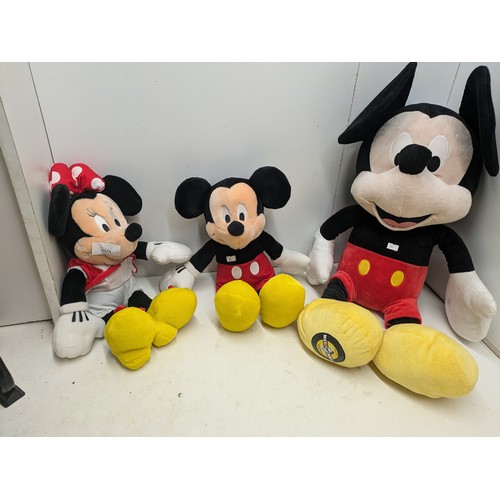 2173 - A selection of official disney Mickey and Minnie soft toys