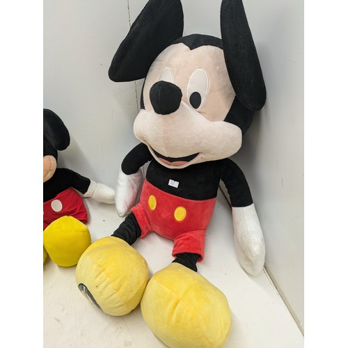 2173 - A selection of official disney Mickey and Minnie soft toys