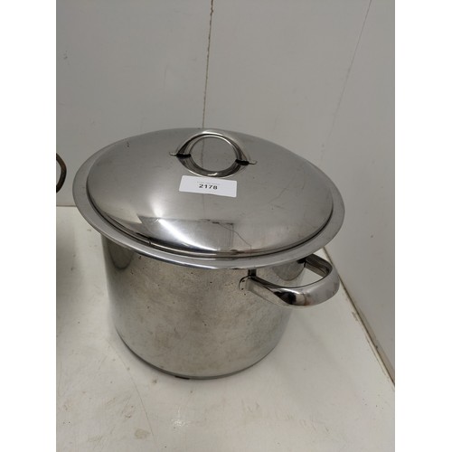 2178 - A pair of cooking pots