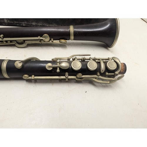 839 - A Vintage Clarinet in A Leather British Made Case