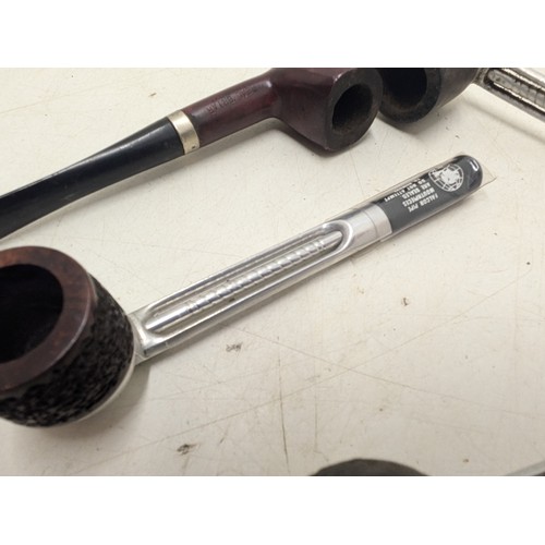 816 - A selection of four vintage smokers tobacco pipes