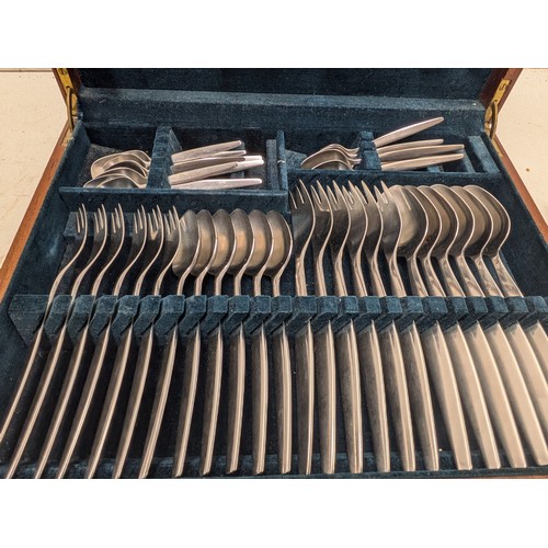 817 - A Gense Stainless steel cutlery set a mahogany display box