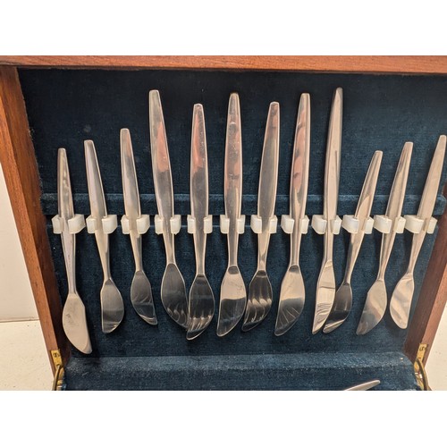 817 - A Gense Stainless steel cutlery set a mahogany display box