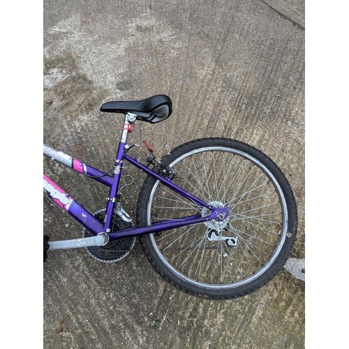 8 - A British Eagle Mirage Children's mountain bike