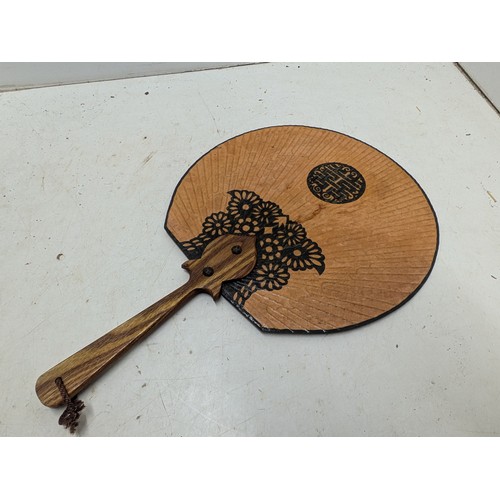 805 - A Vintage Chinese Oriental Hand Fan