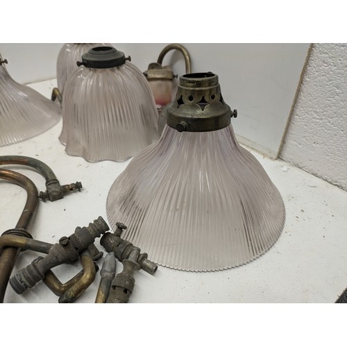 867 - A Quality of Antique Wall Mounted Brass Lamps With Glass Art Deco Shades and Fixtures