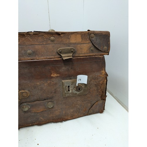 1879 - A Vintage Leather Suitcase