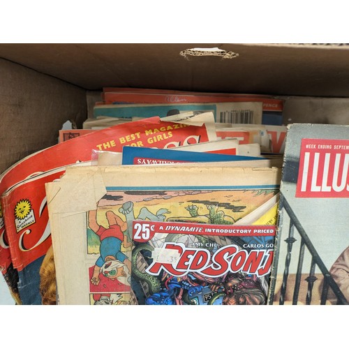 811 - A selection of modern and vintage comics including DC, The Flintstones football programs, jinty and ... 