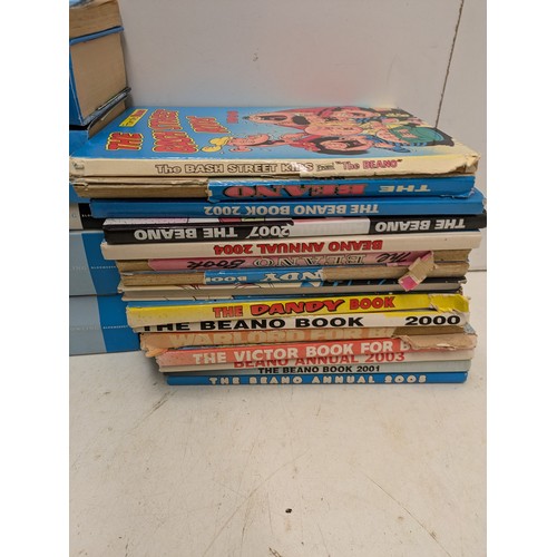 1806 - A large selection of Harry potter books and the dandy and Beano comics, including first editions