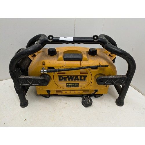 1601 - A DeWalt dc011 site radio