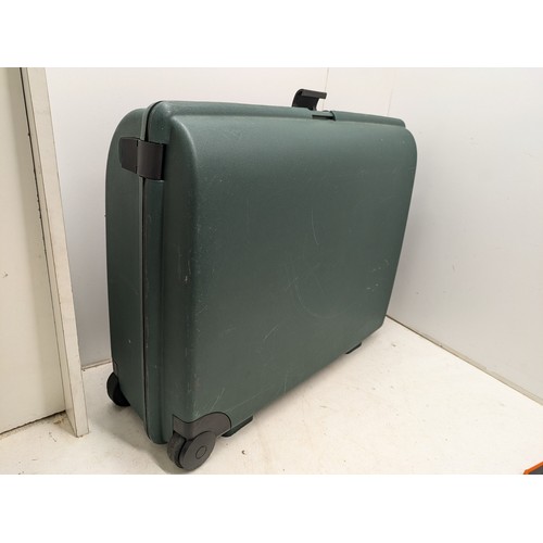 1812 - A Samsonite hard shell suitcase on Wheels