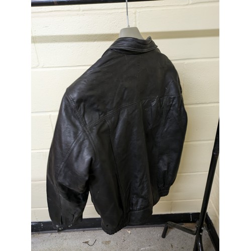 1876 - A Noble Classic Mens Leather Jacket Size Small