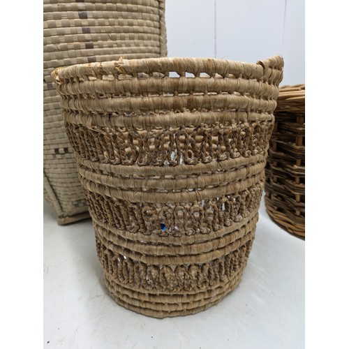 437 - A selection of various wicker baskets