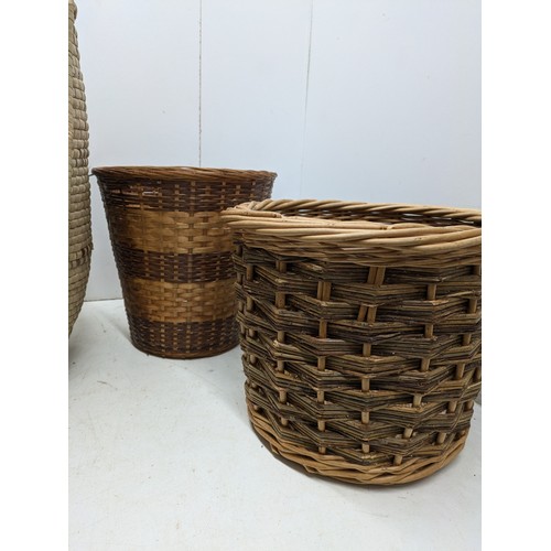 437 - A selection of various wicker baskets