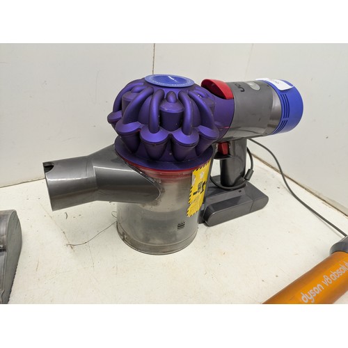 1230 - A Dyson V8 Cordless Vacuum Cleaner With Charger - Powers on