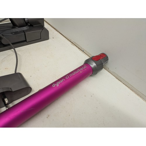 1231 - A Dyson V7 Cordless Vacuum Cleaner With Charger - Power on