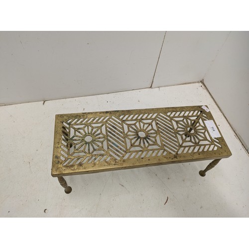 915 - A Vintage Brass Fireplace Kettle Trivet