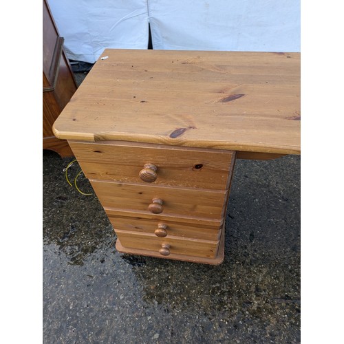 615 - A Pine Desk With 4 Drawers